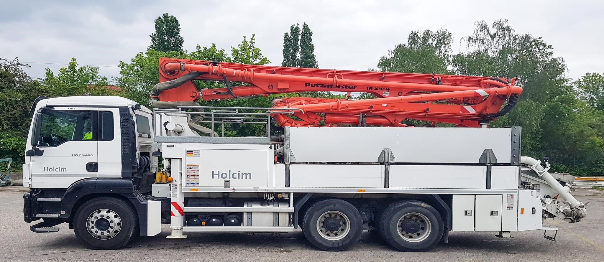 Das Bild zeigt die Betonpumpe M 24 im Profil